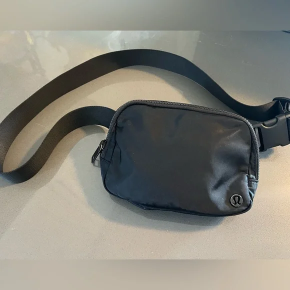 Lululemon everywhere belt bag 1L black - Picture 5 of 10